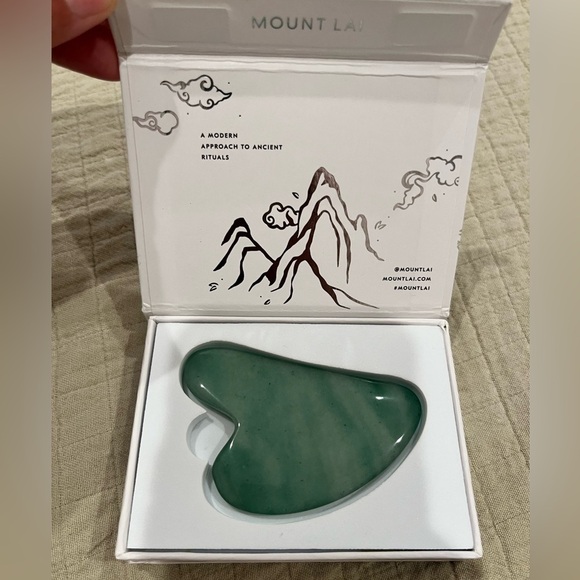 Mount Lai Jade Gua Sha Tool - Picture 1 of 4